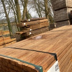 Ca. 181x Angelim Pedra Regels Geschaafd, 35x50mm, lengte 305cm